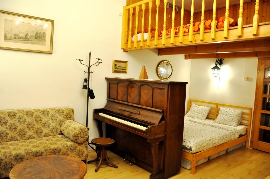 Traditional Slovak Apartment Bratislava Exteriör bild